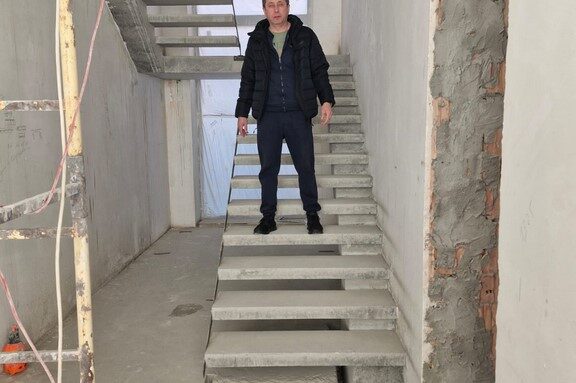 {