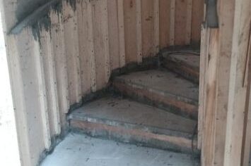 Винтовые бетонные решения — идеальный выбор для домов с высокими потолками {