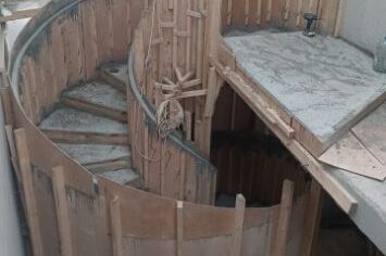 Винтовые бетонные решения — идеальный выбор для домов с высокими потолками {