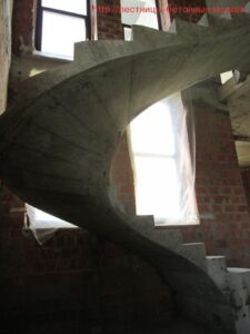 Г образная бетонная лестниа для частных домов и коттеджей в Москве Московской области 33