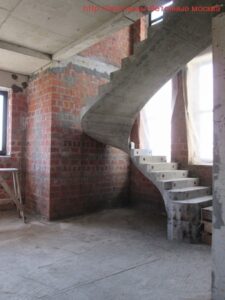 Г образная бетонная лестниа для частных домов и коттеджей в Москве Московской области 47