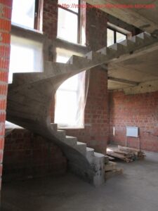 Г образная бетонная лестниа для частных домов и коттеджей в Москве Московской области 48