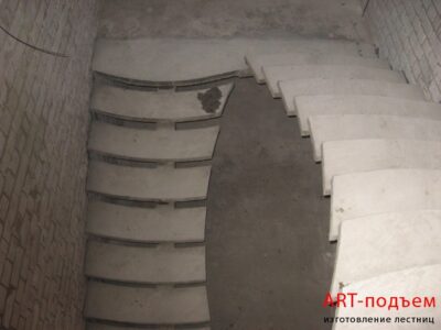 Г образная бетонная лестниа для частных домов и коттеджей в Москве Московской области 49